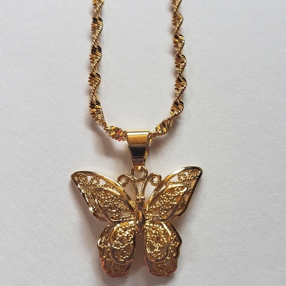 Brand new 18k gold plated butterfly pendant - Picture 4 of 5